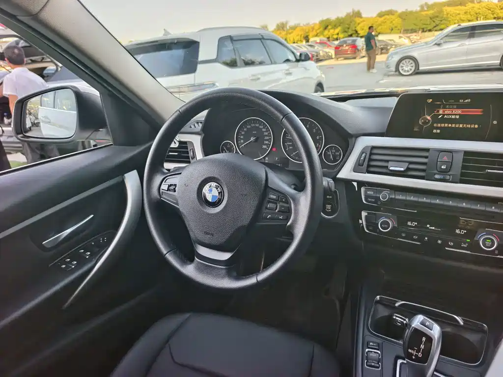 BMW 3 Series — миниатюра 13