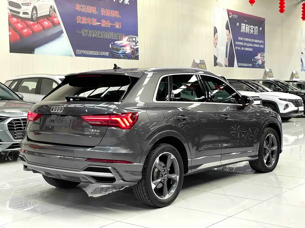 AUDI Q3