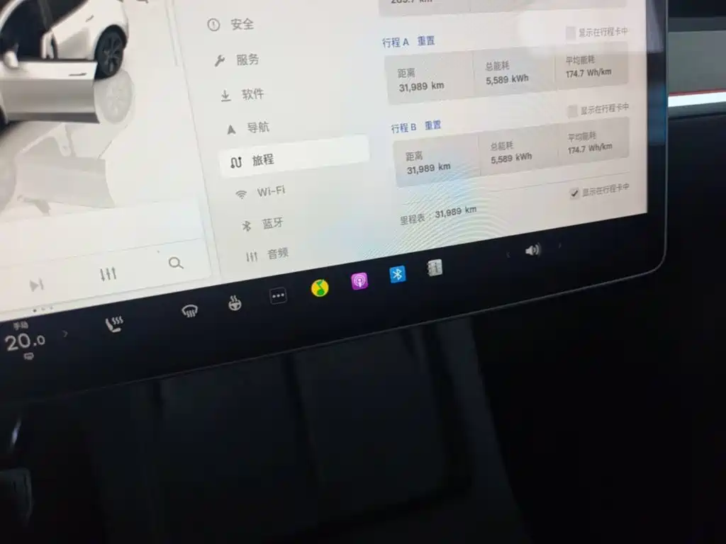 Tesla Model Y — миниатюра 12