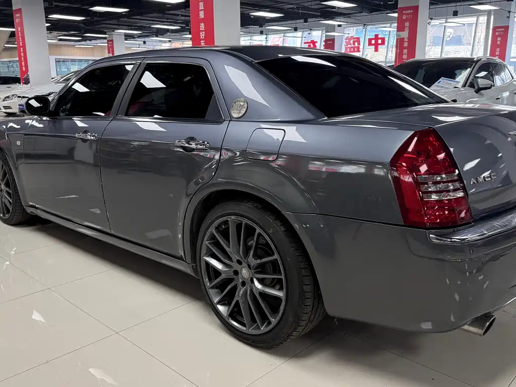 Chrysler 300C 2004 5.7 V8