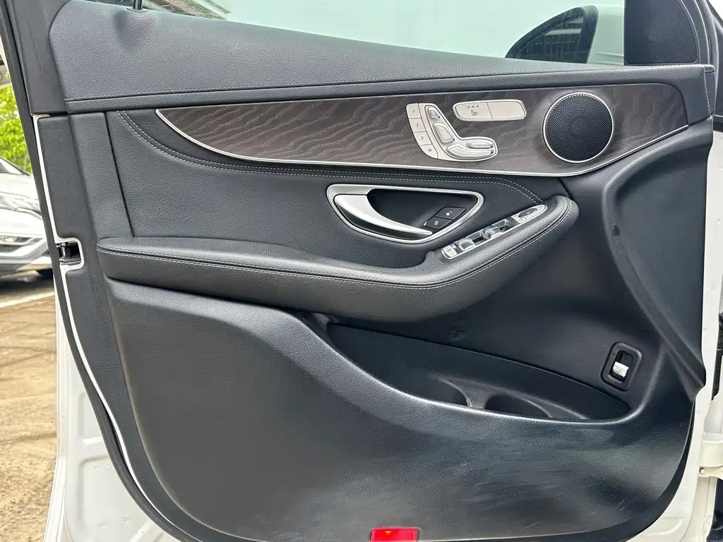 Mercedes-Benz GLC — миниатюра 10