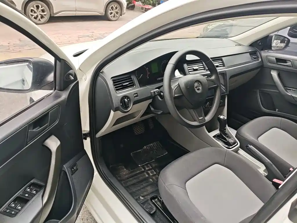 Skoda Rapid — миниатюра 16