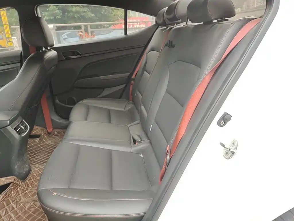 Hyundai Elantra — миниатюра 17