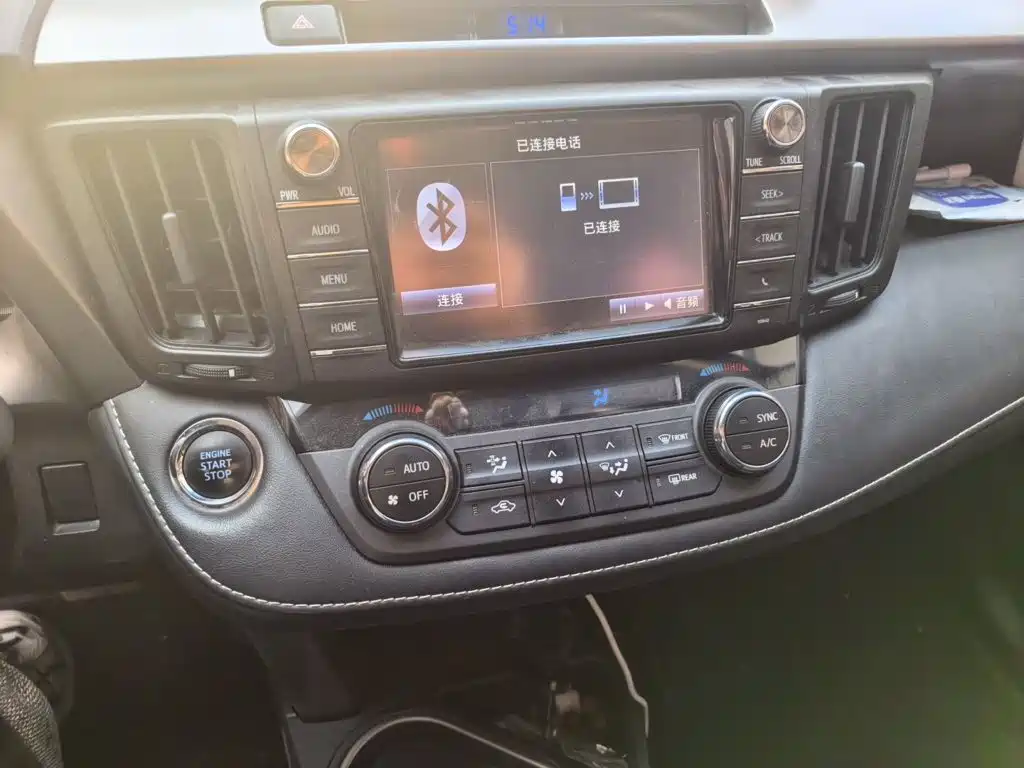 Toyota RAV4 — миниатюра 9