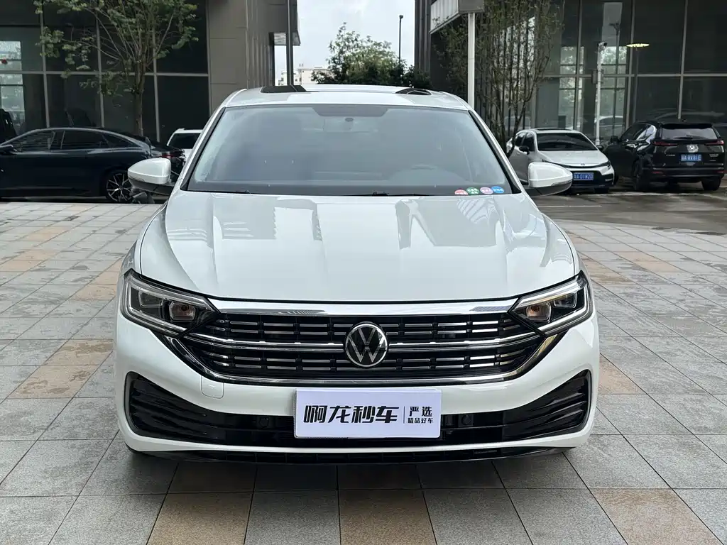 Volkswagen Sagitar 2025 300TSI DSG
