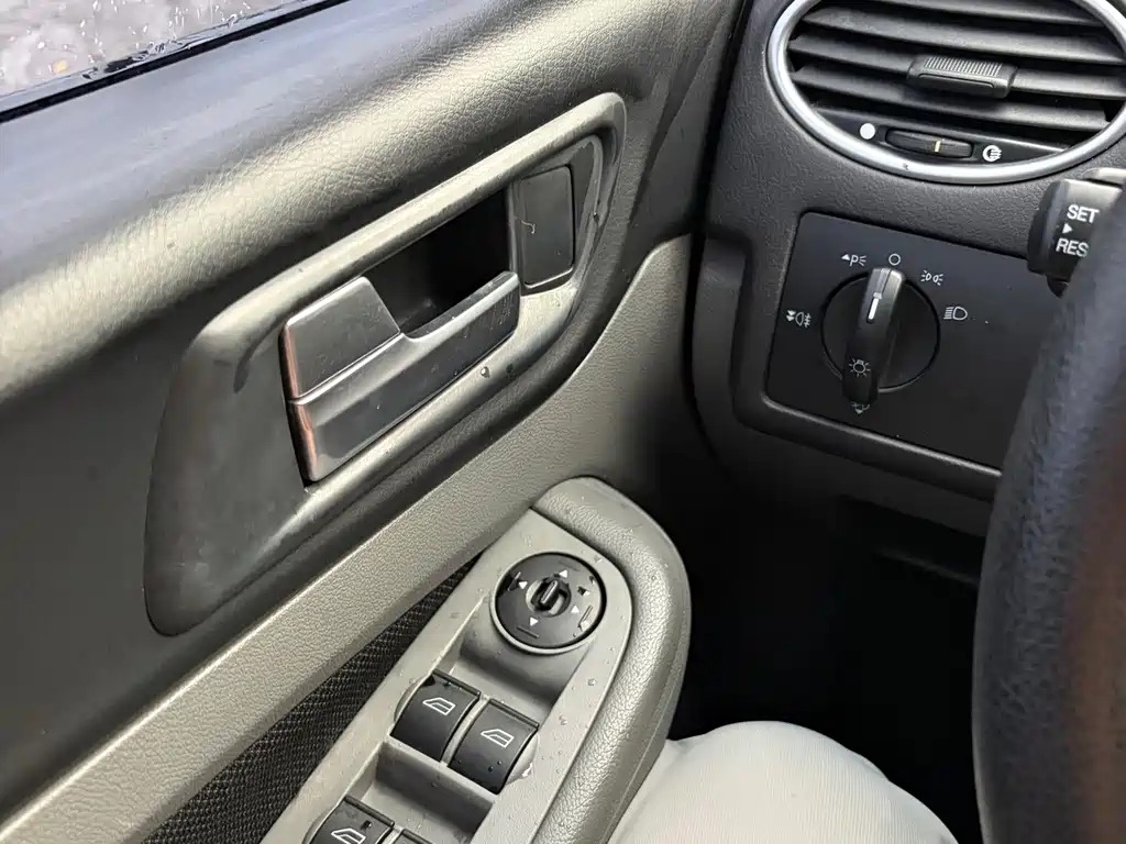 Ford Focus — миниатюра 18