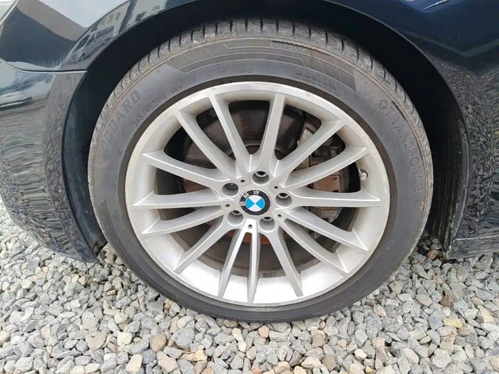BMW 7 Series — миниатюра 23