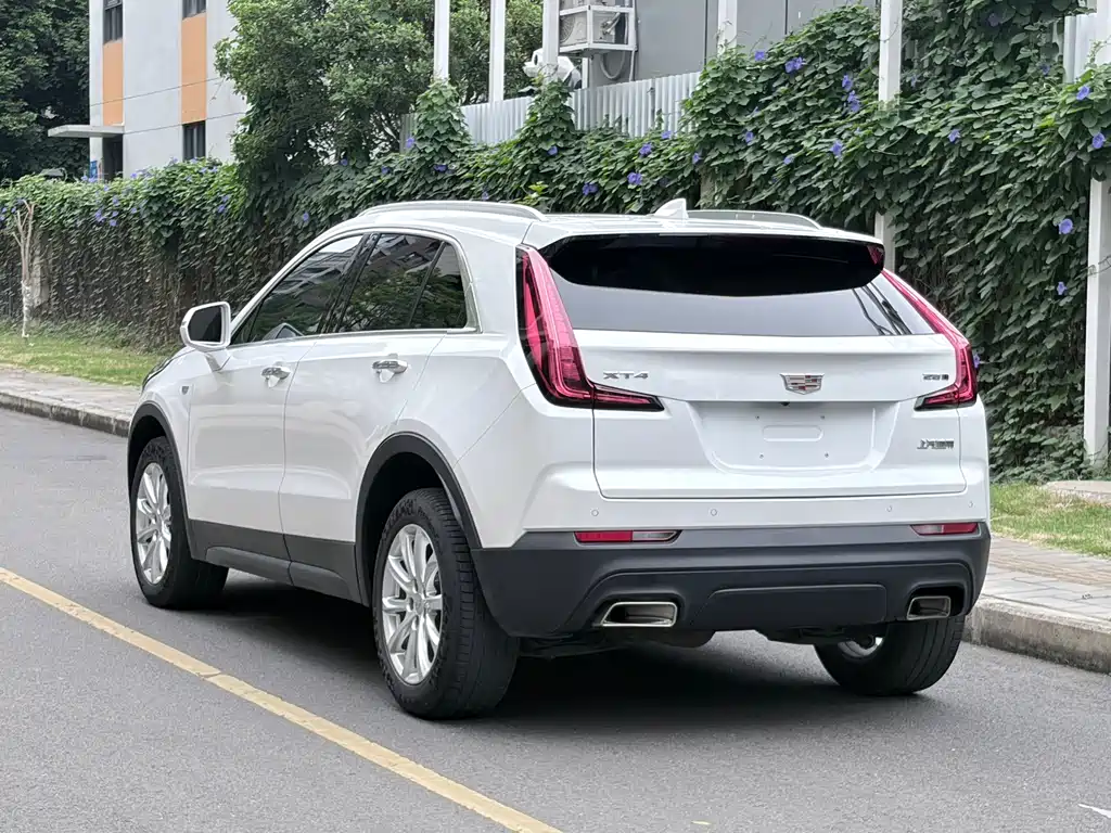 Cadillac XT4 2021 28T
