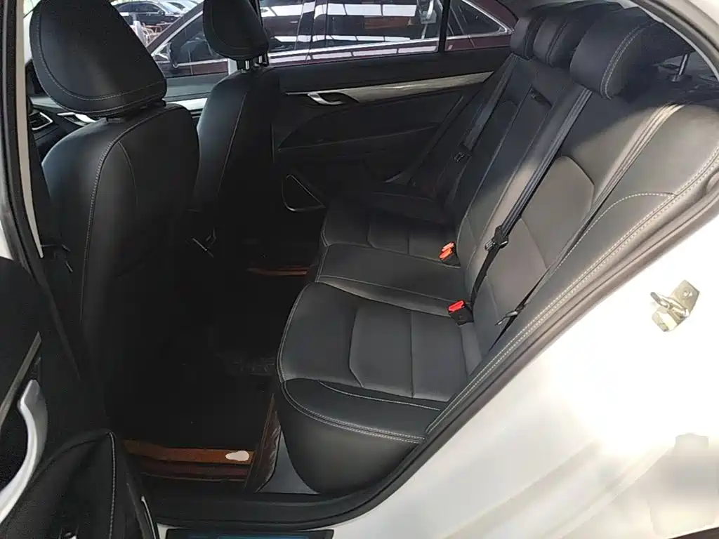 Geely Emgrand — миниатюра 17