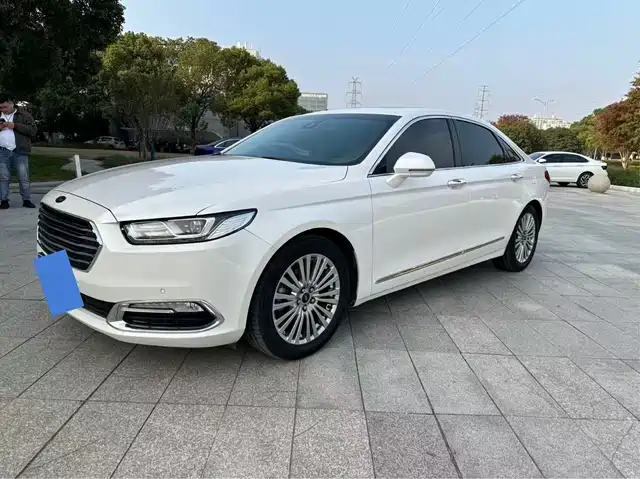 FORD TAURUS 2017