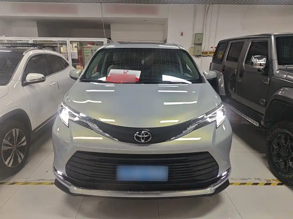 Toyota Sienna — миниатюра 3