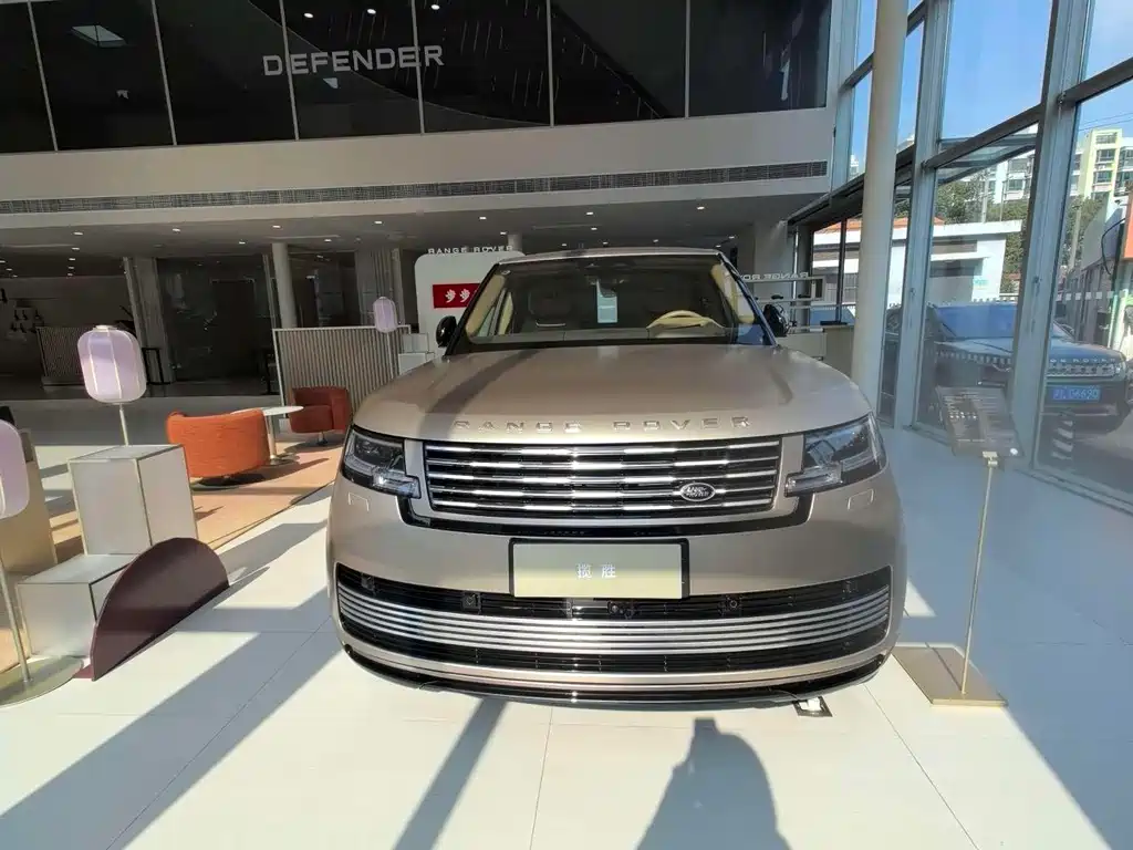 Land Rover Range Rover 2026 4.4 V8 SV мест