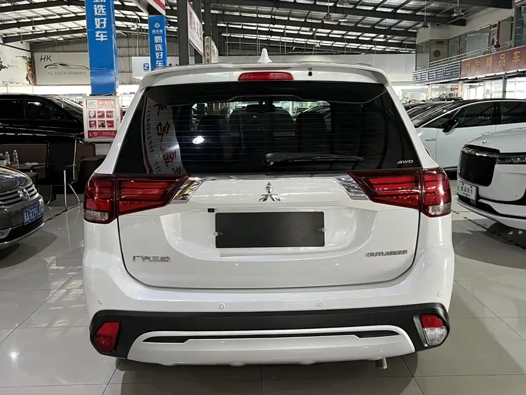 MITSUBISHI OUTLANDER