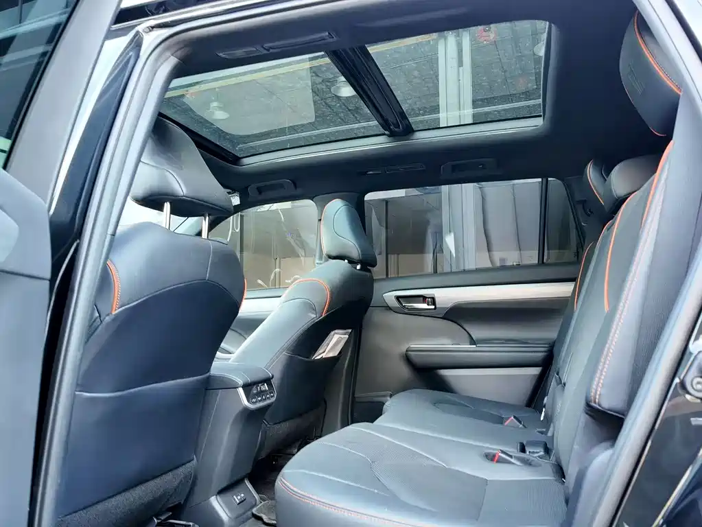Toyota Crown Kluger — миниатюра 8