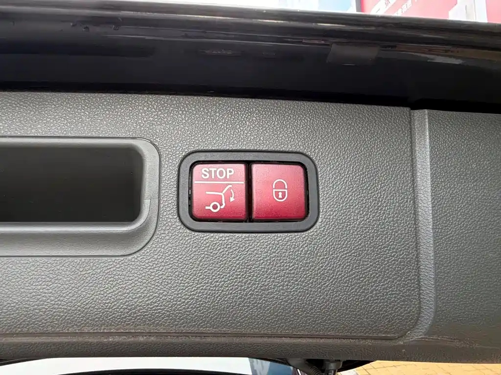 Mercedes-Benz R-Class — миниатюра 10