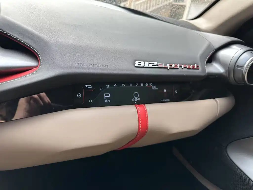 FERRARI  812