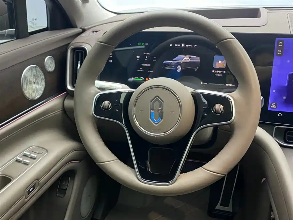 AITO ASK THE WORLD M9