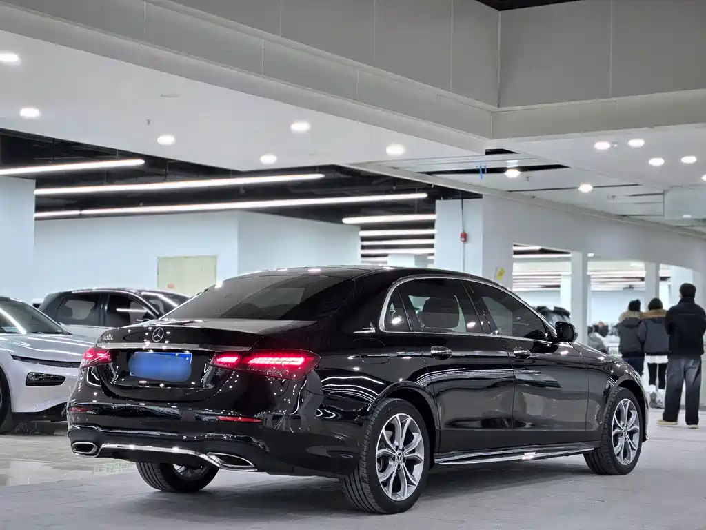 Mercedes-Benz E-Class — миниатюра 10