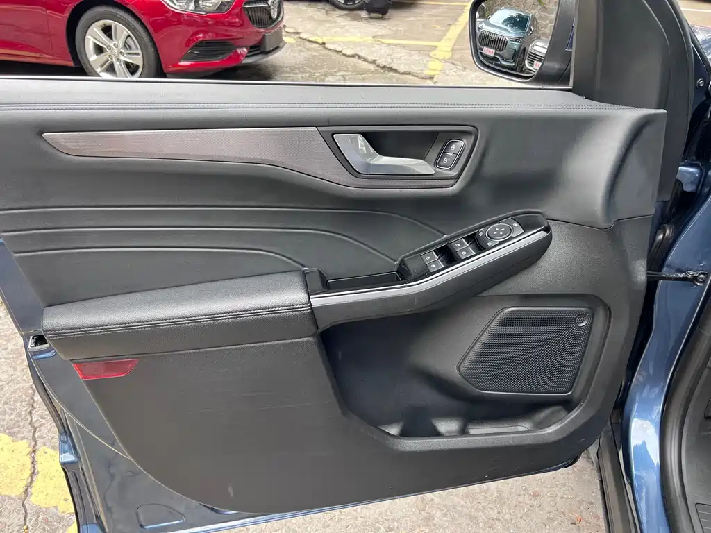Ford Escape — миниатюра 8