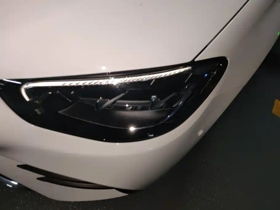 Mercedes-Benz E-Class — миниатюра 5