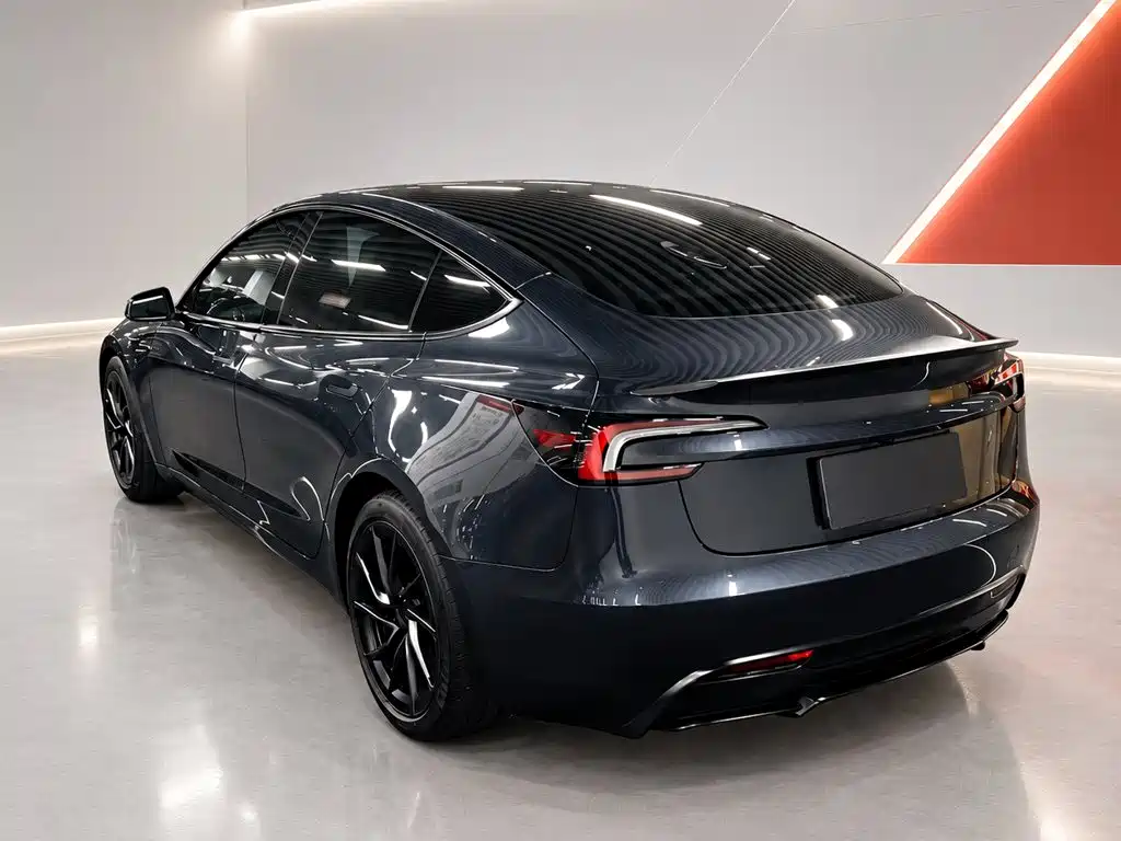 Tesla Model 3 — миниатюра 4