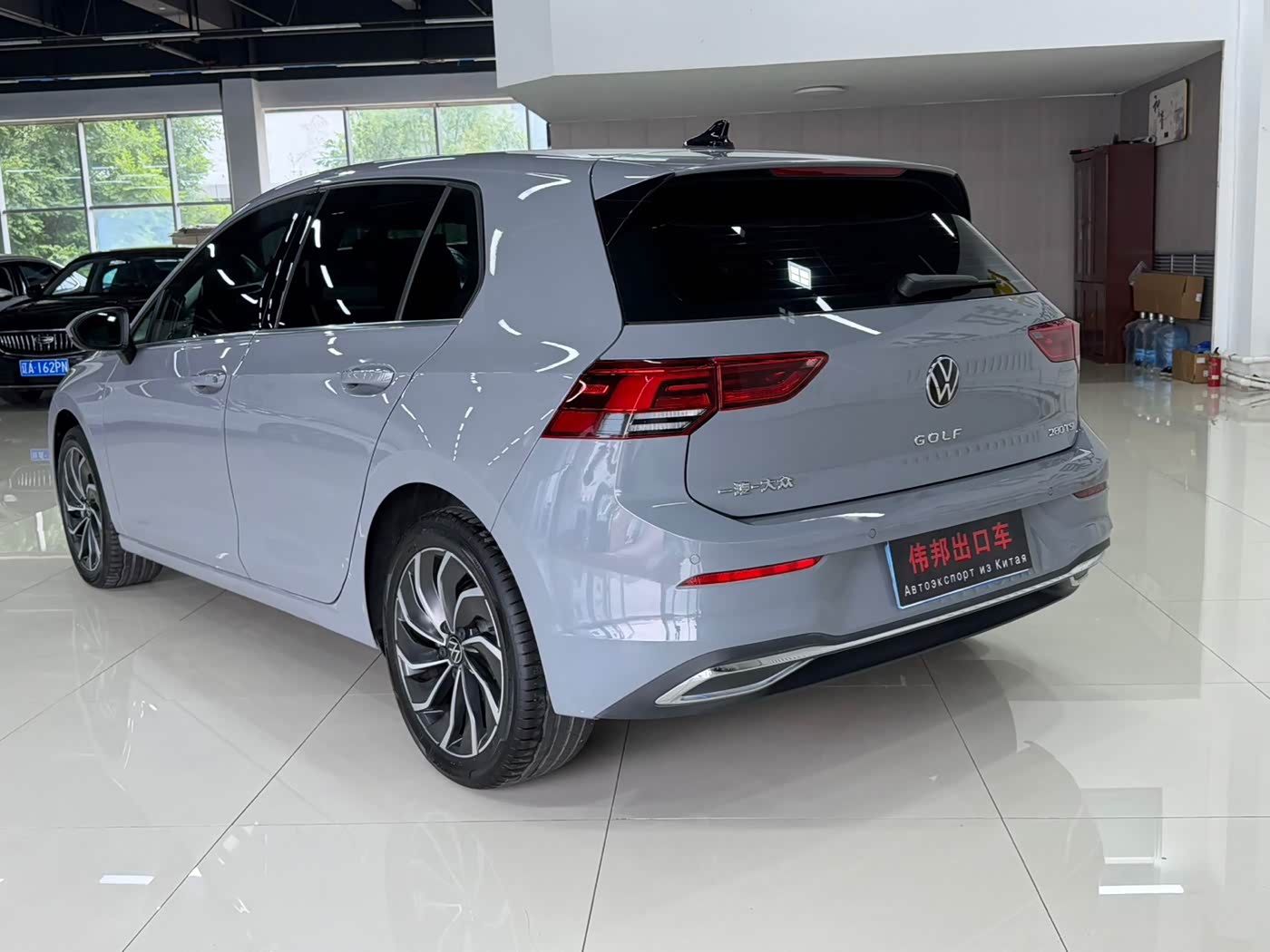 Volkswagen Golf 1.4 л 2023 г. Серебристо-серый, пробег 22000 км