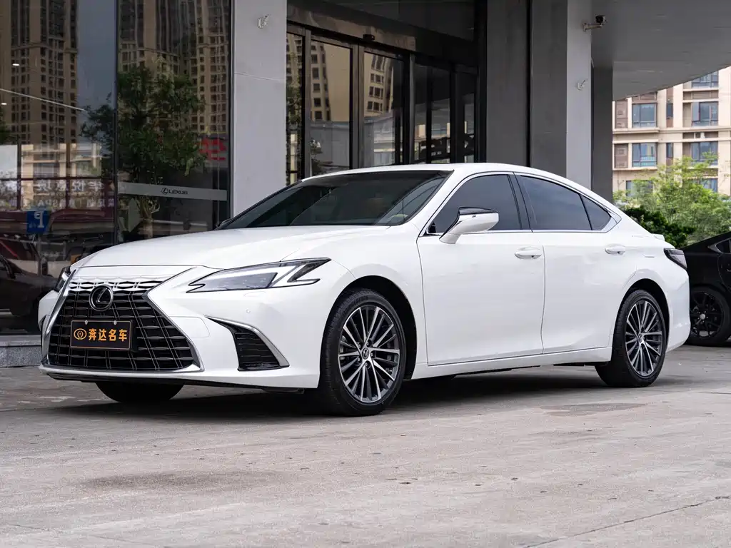 Lexus ES 2026