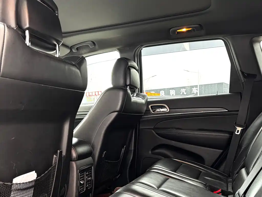 Jeep Grand Cherokee (Import) — миниатюра 7