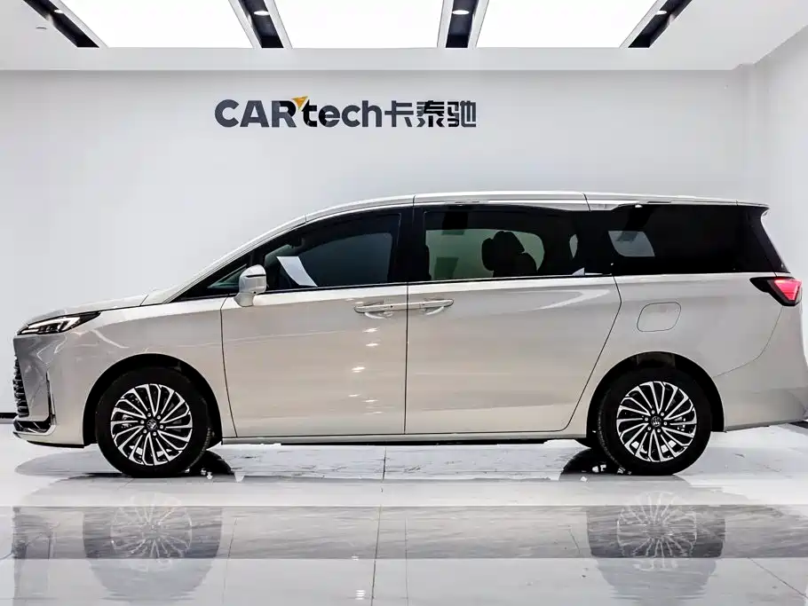 Buick GL8 Hybrid — миниатюра 3