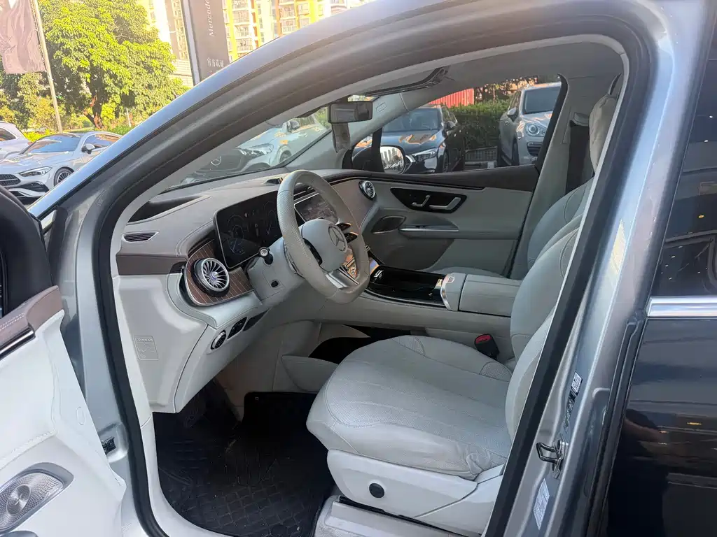 Mercedes-Benz EQE SUV — миниатюра 7
