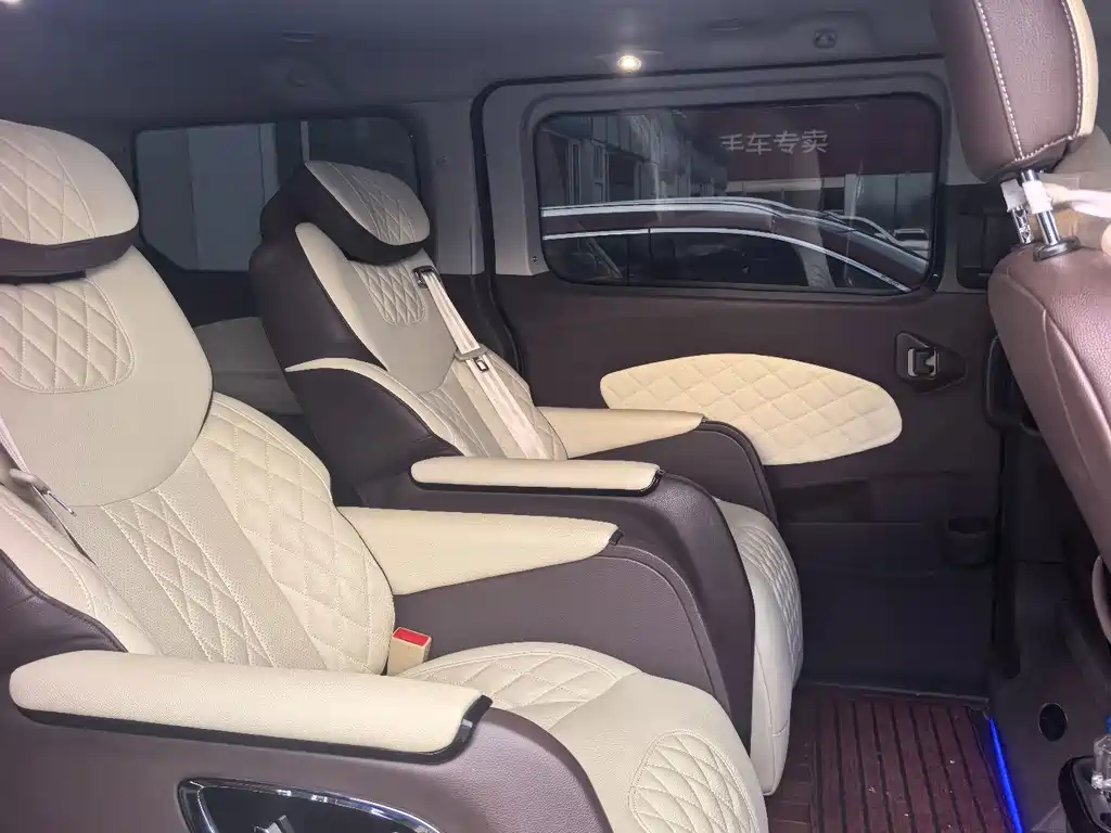 Ford Tourneo — миниатюра 8