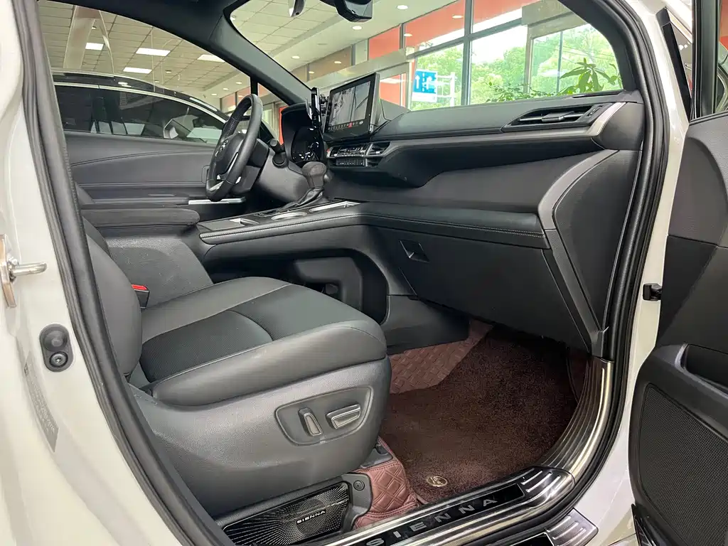 Toyota Sienna — миниатюра 9