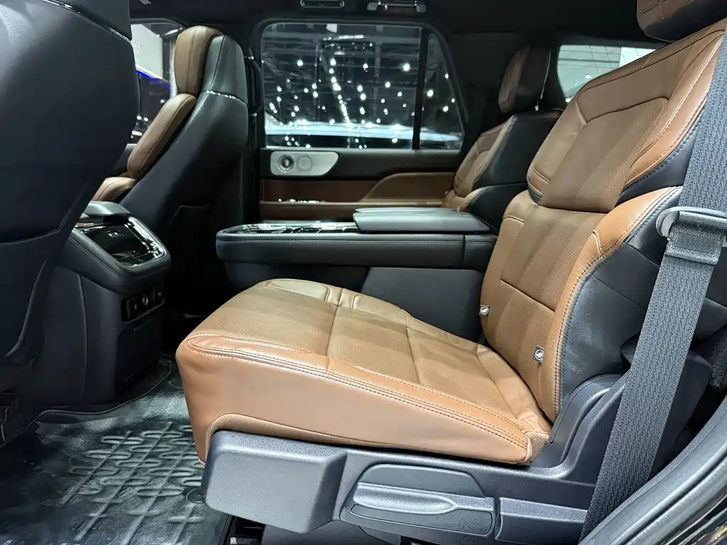 Lincoln Navigator — миниатюра 6