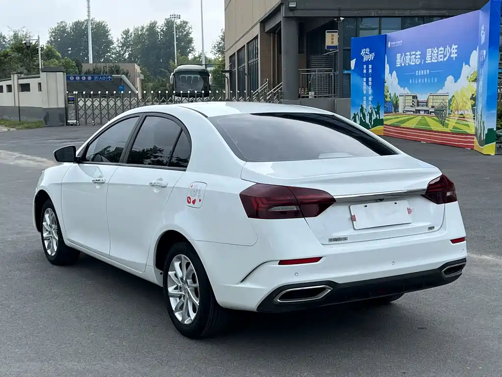Geely Emgrand — миниатюра 7