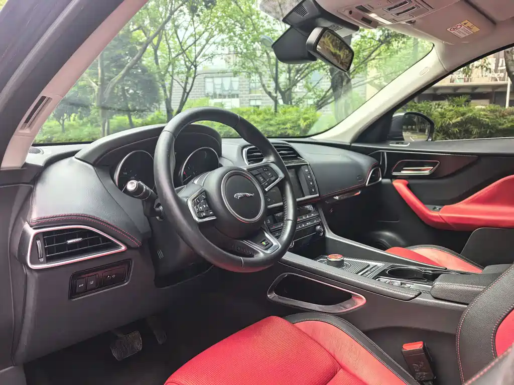 Jaguar F-PACE — миниатюра 18