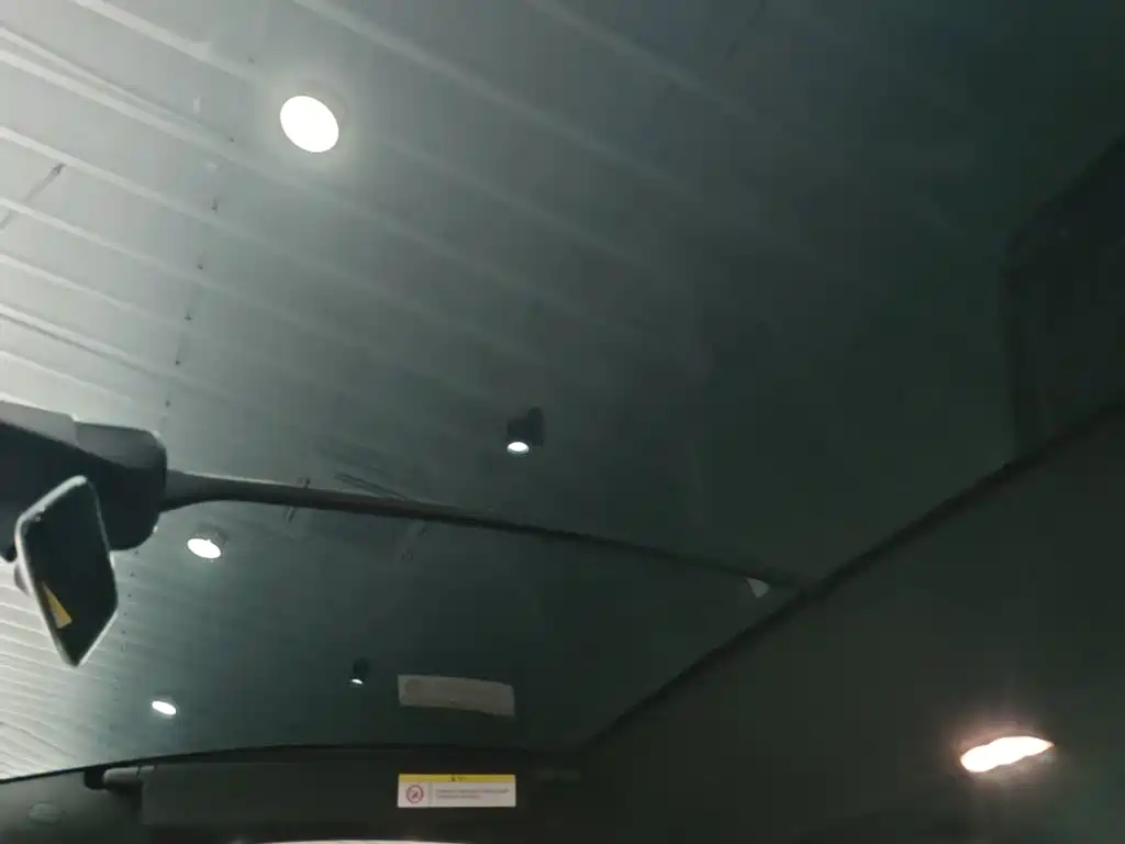 Tesla Model X — миниатюра 18