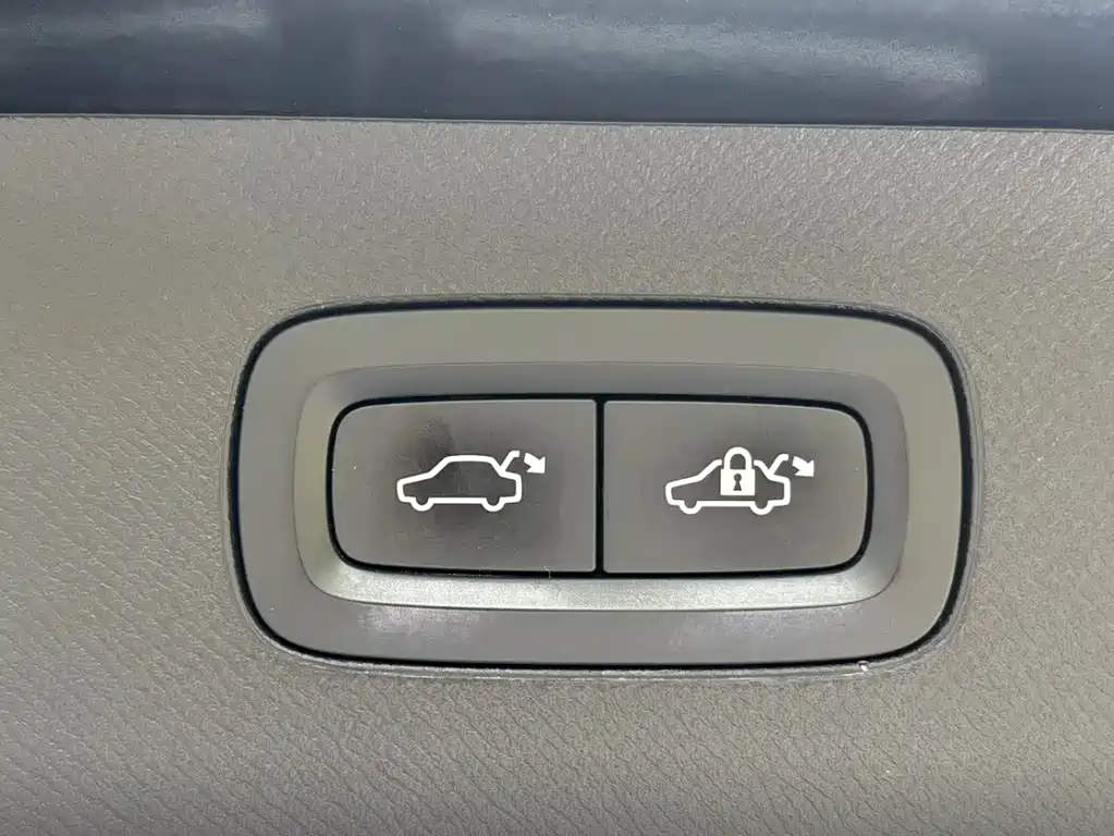 Volvo XC90 — миниатюра 11
