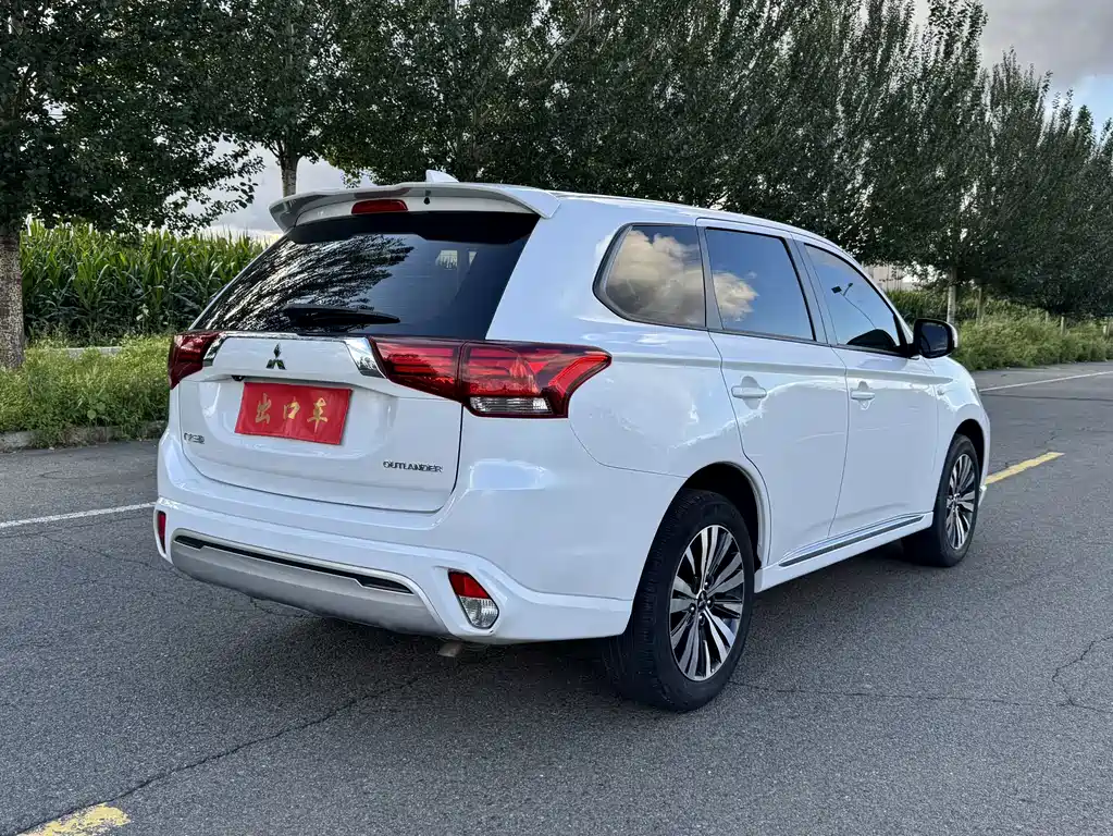 Mitsubishi Outlander — миниатюра 5