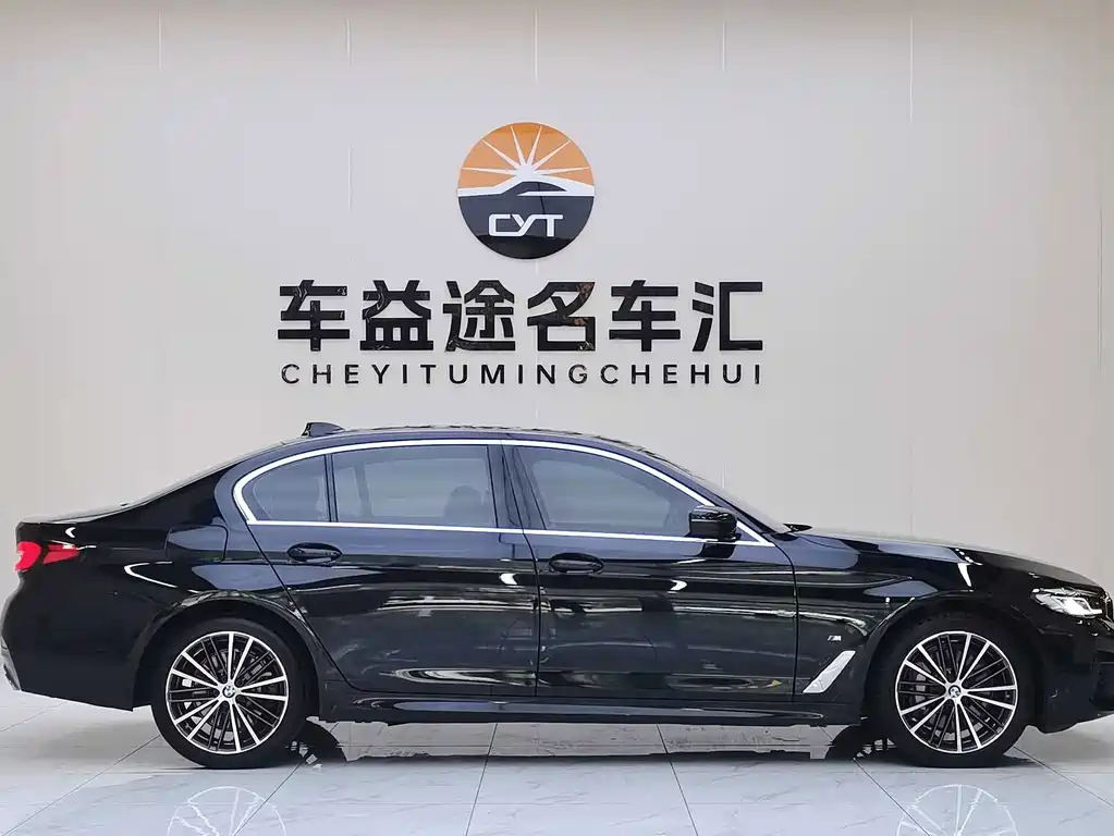 BMW 5 Series — миниатюра 7