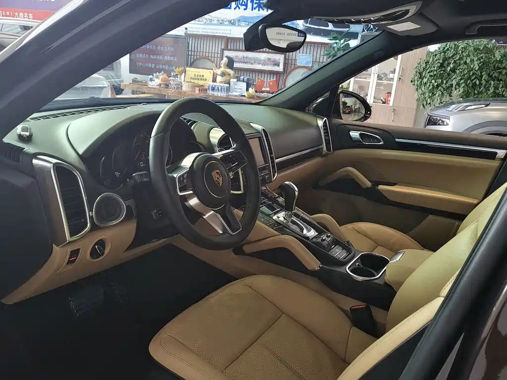 Porsche Cayenne — миниатюра 8