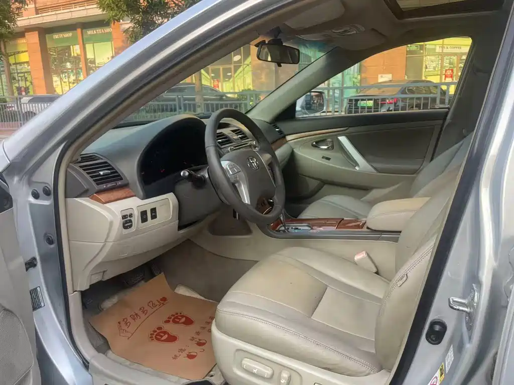 Toyota Camry — миниатюра 7