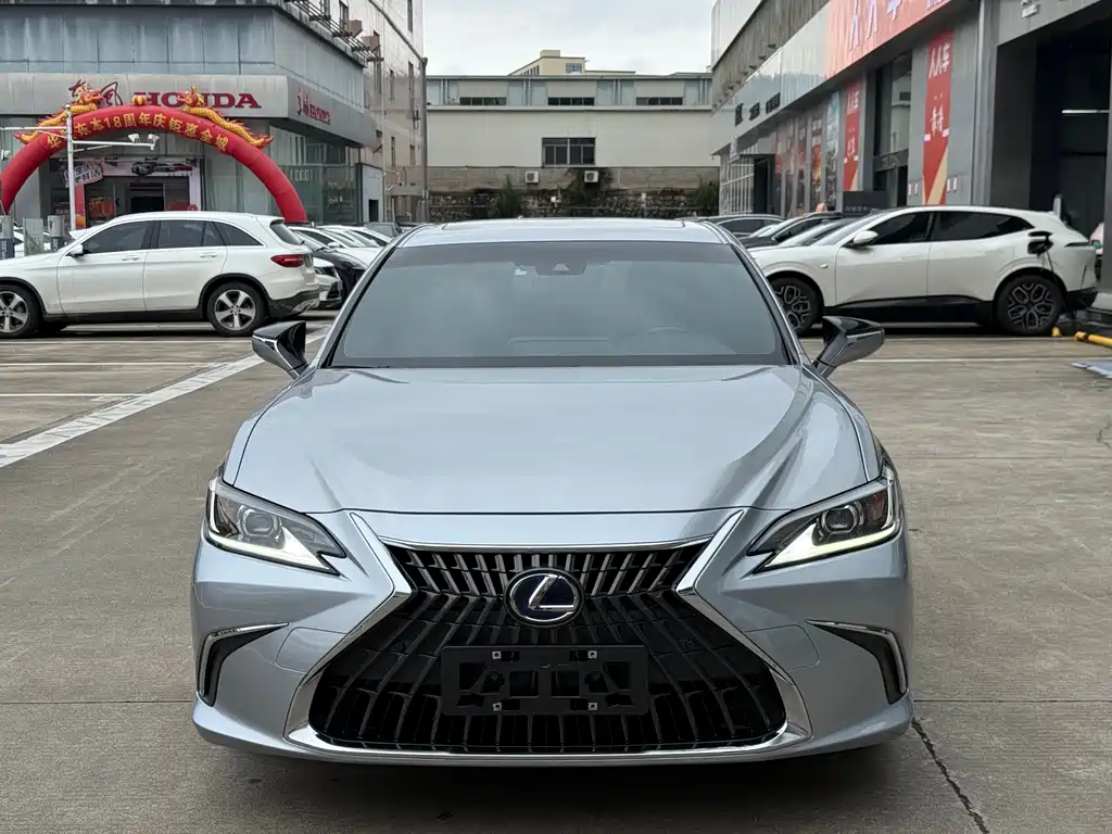 Lexus ES 2021 300h