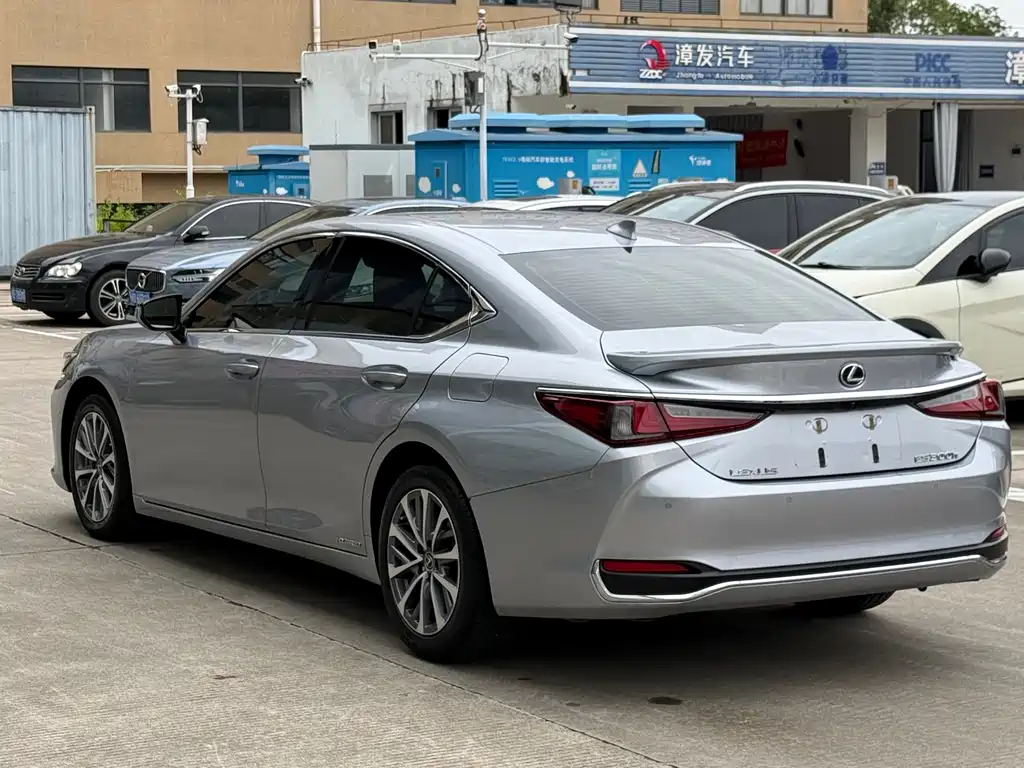 Lexus ES 2021 300h