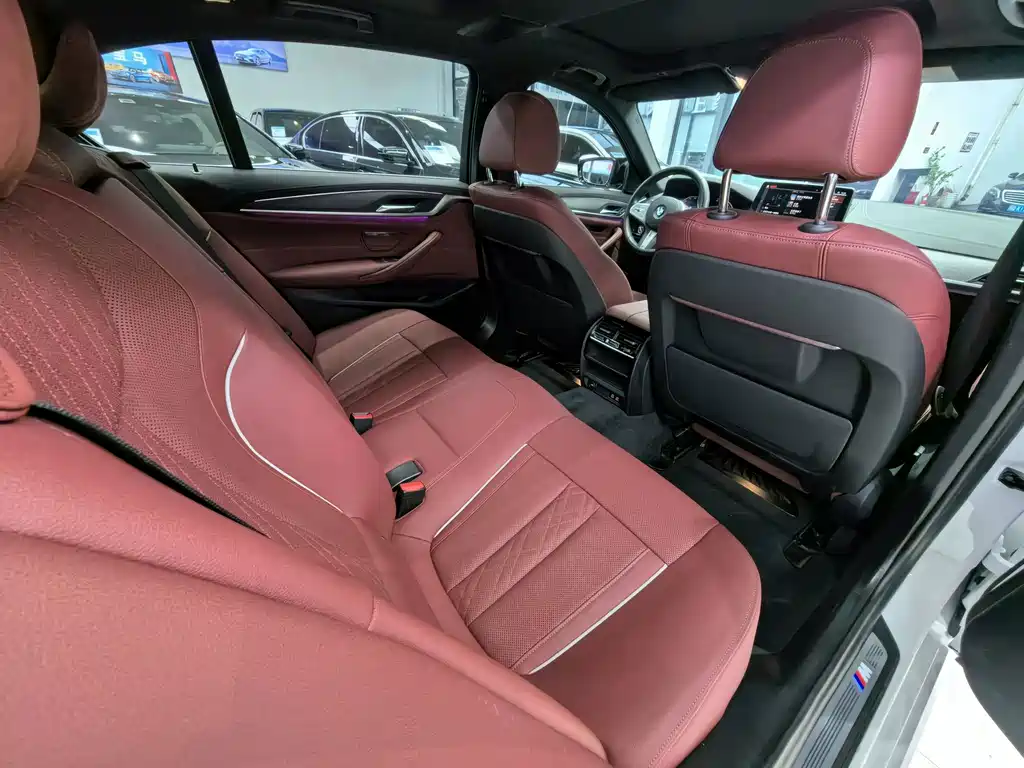 BMW 5 Series — миниатюра 9