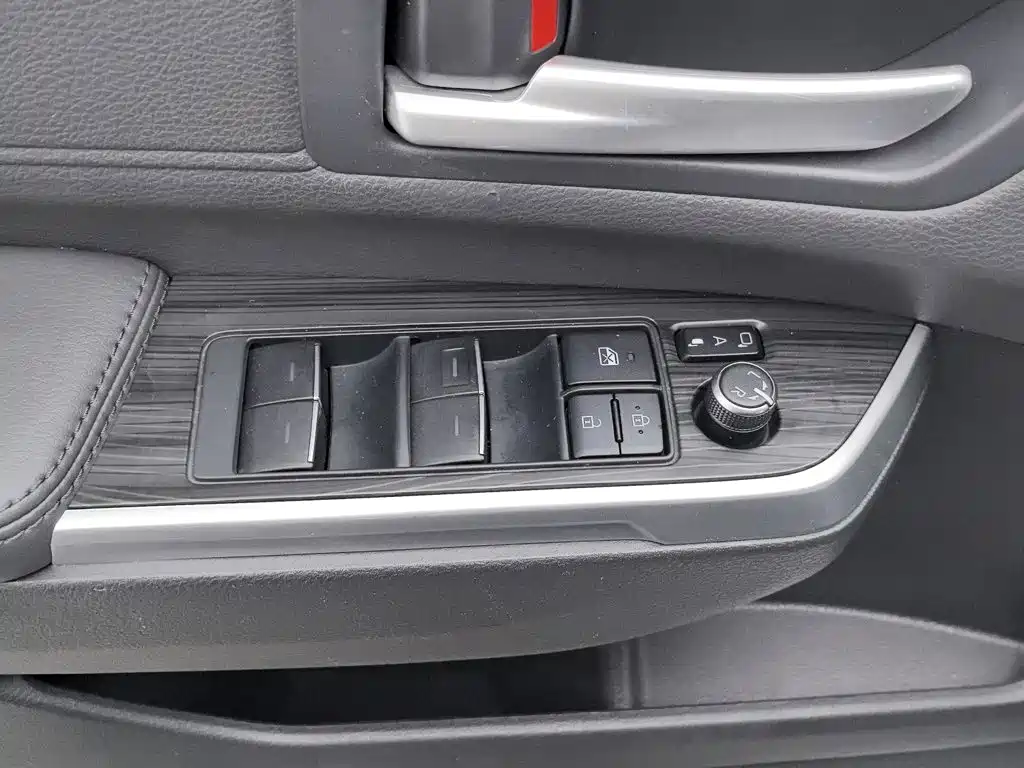 Toyota Sienna — миниатюра 9
