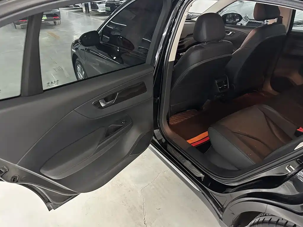 Hongqi Hongqi E-QM5 — миниатюра 15