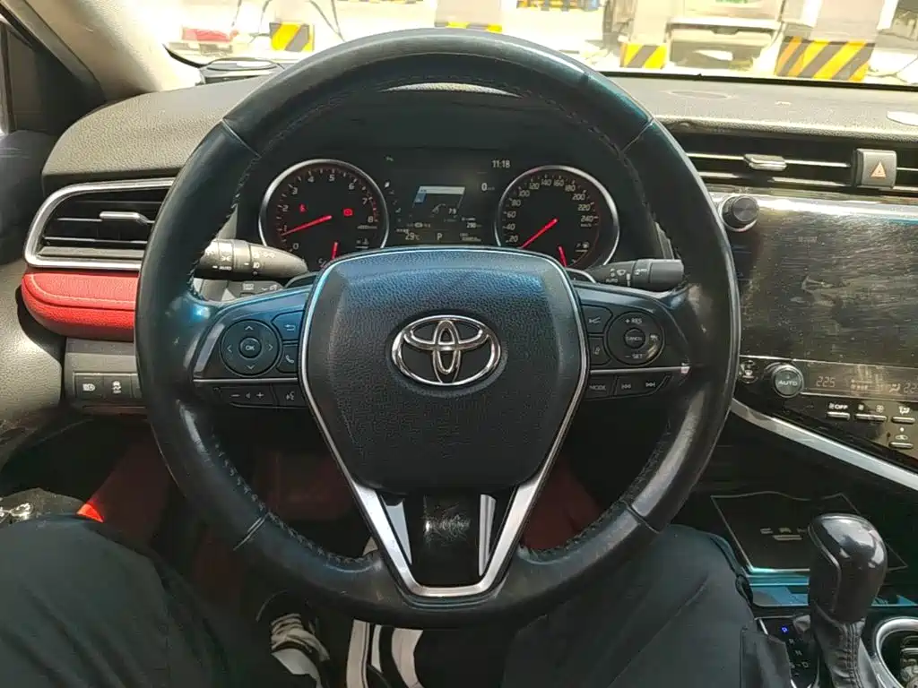 Toyota Camry — миниатюра 11