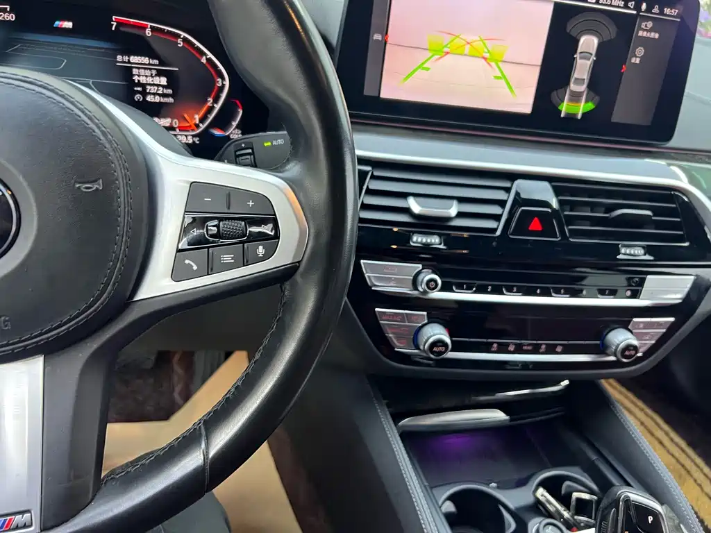 BMW 5 Series — миниатюра 13