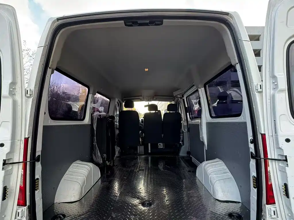 MAXUS V80 — миниатюра 8