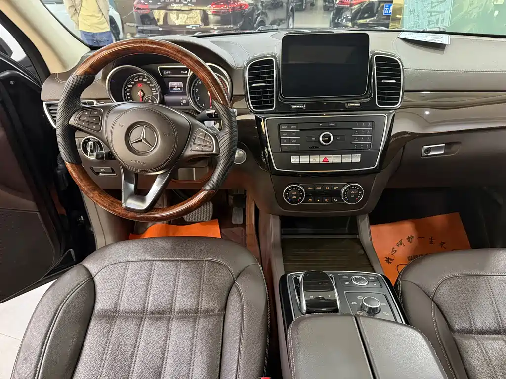 Mercedes-Benz GLS — миниатюра 8